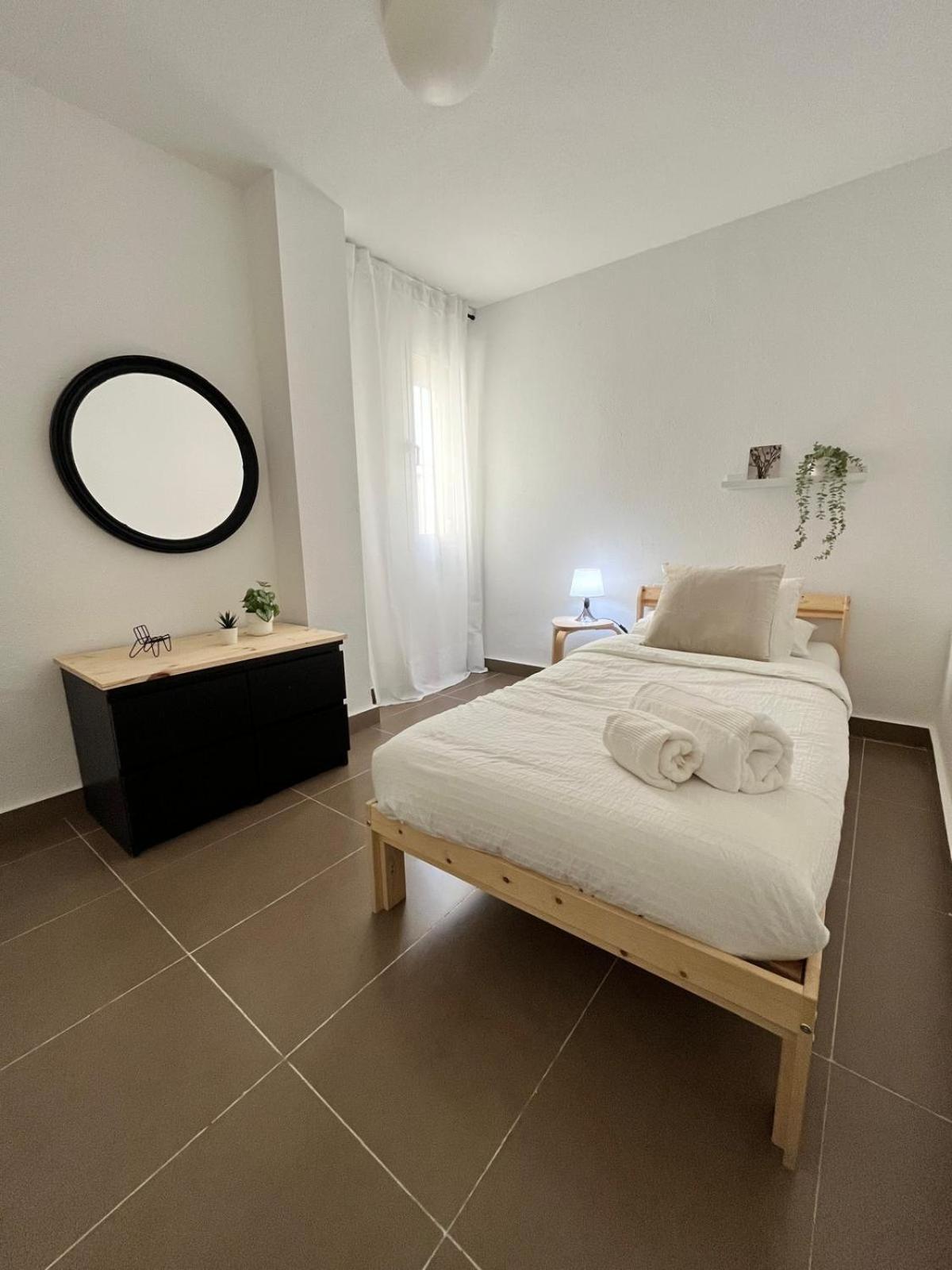 Malaga Prime Location - Stylish Apartment With Free Wifi, Free Parking, Steps From The Historic Center Kültér fotó